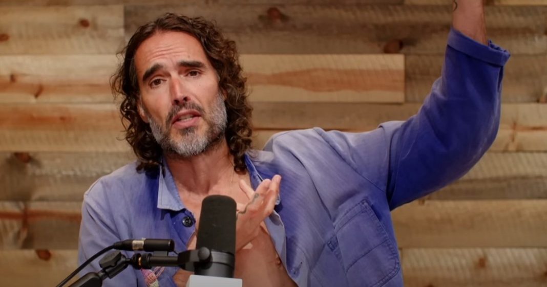 Russell-Brand-Pleads-Not-Guilty-to-Sexual-Assault-Charges.jpg Russell Brand se declara inocente de cargos de agresión sexual