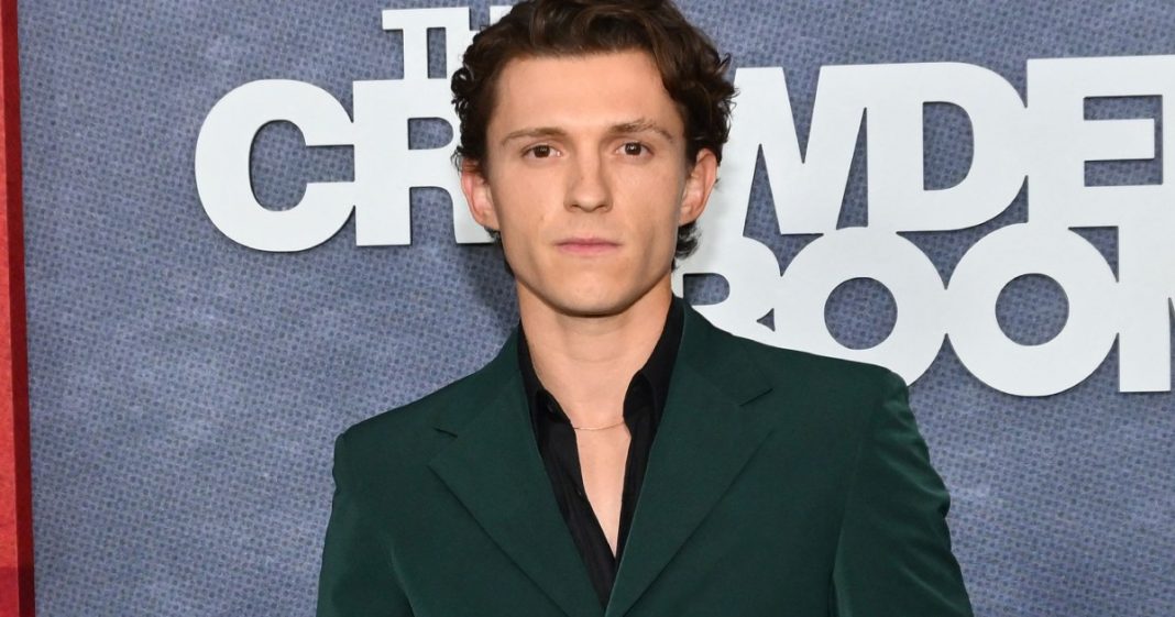 James Bond: Tom Holland y otras 2 estrellas jóvenes miradas para el nuevo actor 007
