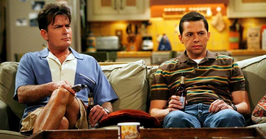 Jon Cryer revela una impactante disparidad salarial con Charlie Sheen en dos hombres y medio
