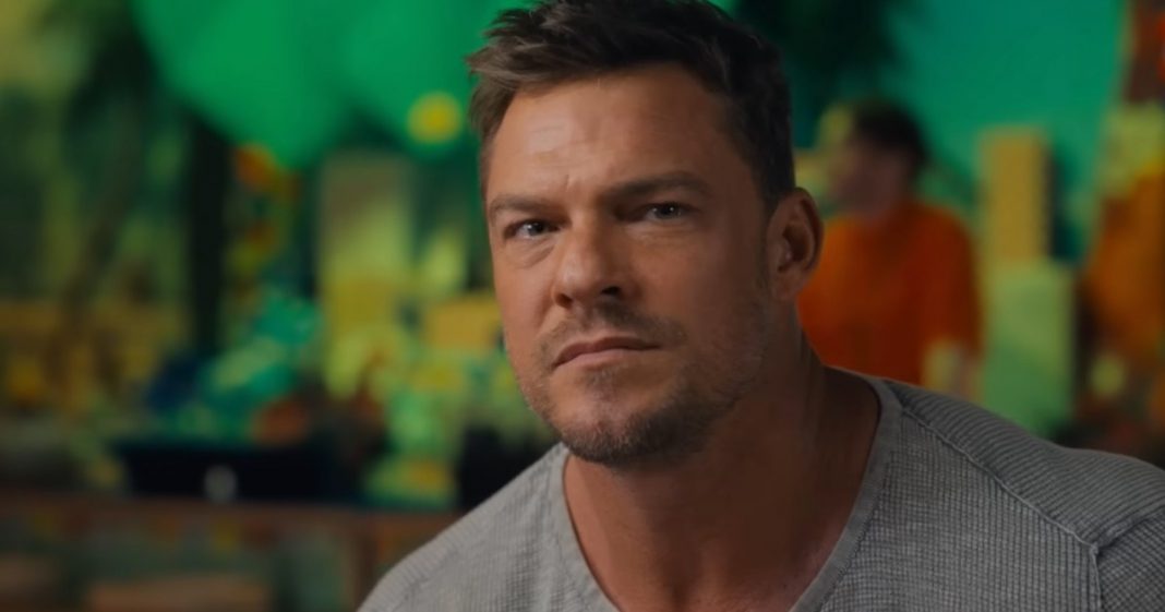 Alan-Ritchson-New-movie-playdate-2.jpg La nueva película de acción de Alan Ritchson es un gran éxito a pesar de las malas críticas