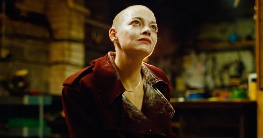 Emma-Stone.jpg Emma Stone comparte una condición que tenía para afeitarse la cabeza en Bugonia