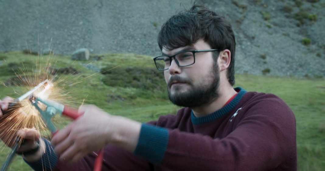 The-Thistle-in-the-Kiss-Still-02.jpg El tráiler de The Thistle in the Kiss fija la fecha de estreno de la película navideña | Exclusivo