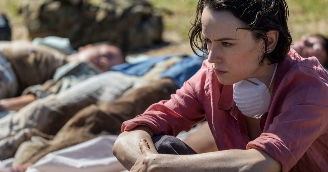20240223-WBTD-Nic_Duncan-117.jpg Daisy Ridley sobre cómo hacer una película de zombis única: Enterramos a los muertos | Entrevista