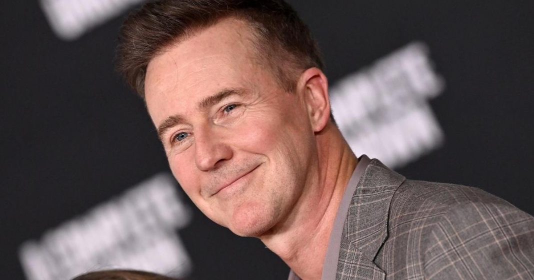 Edward Norton, Bad Bunny, Javier Bardem y más se unen a la nueva película del oeste
