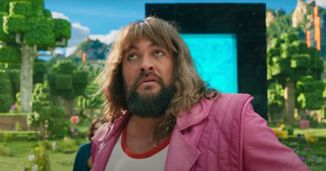 La fecha de estreno de la nueva película de Jason Momoa y Ryan Reynolds se retrasa aún más
