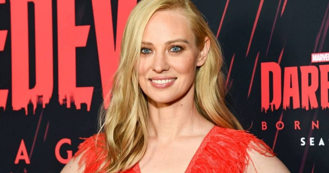 El otro thriller de Deborah Ann Woll es un éxito de streaming en medio del regreso de Daredevil
